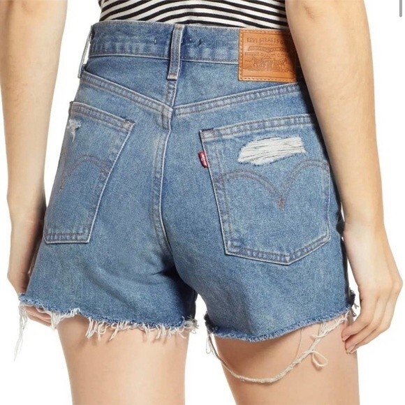 Levi's Premium Wedgie High Waisted Cut Off Jeans Shorts Medium Wash Women's 26 - Picture 2 of 12